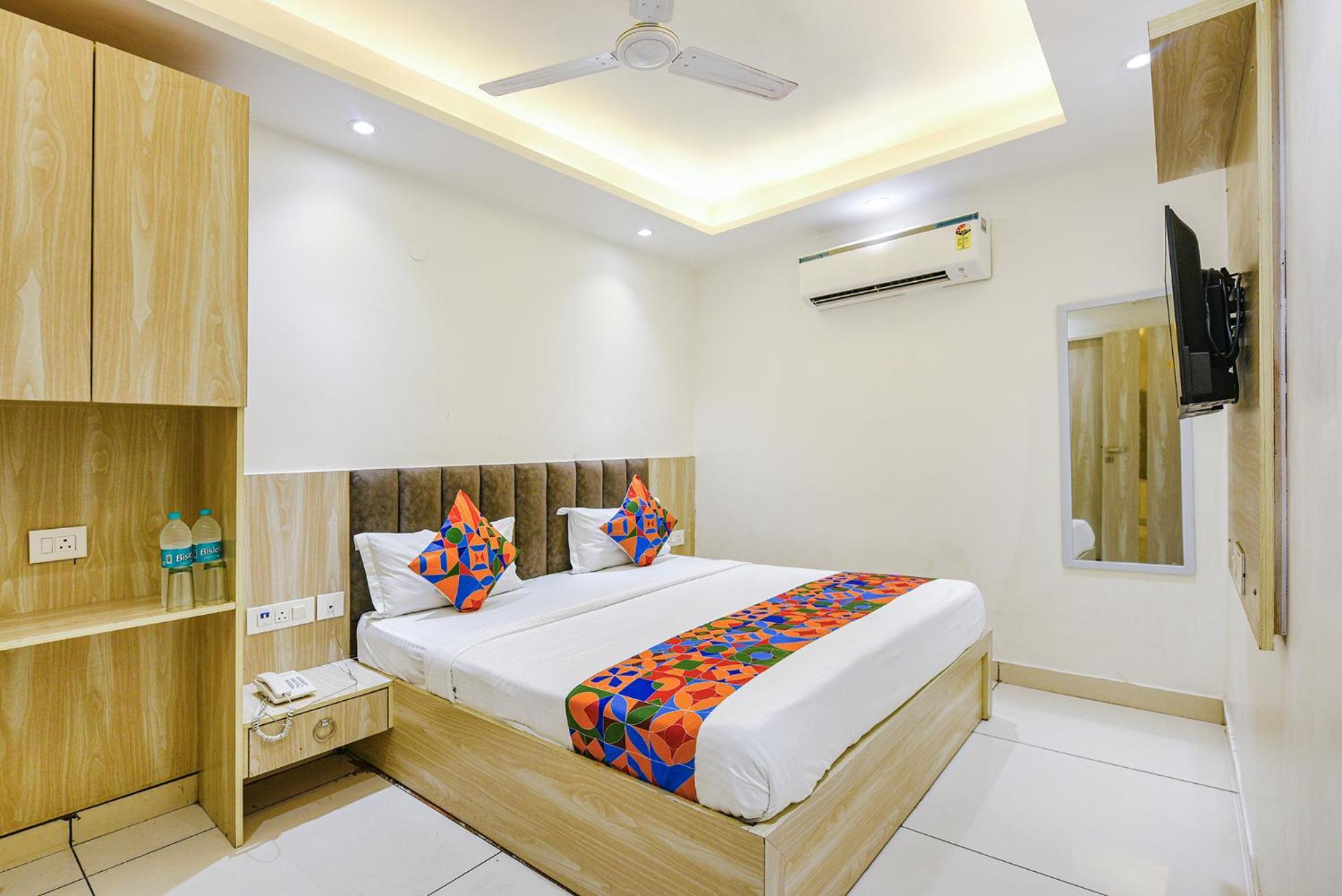 Fabhotel Luxury Inn Near Adarsh Nagar Metro Delhi  Exterior photo
