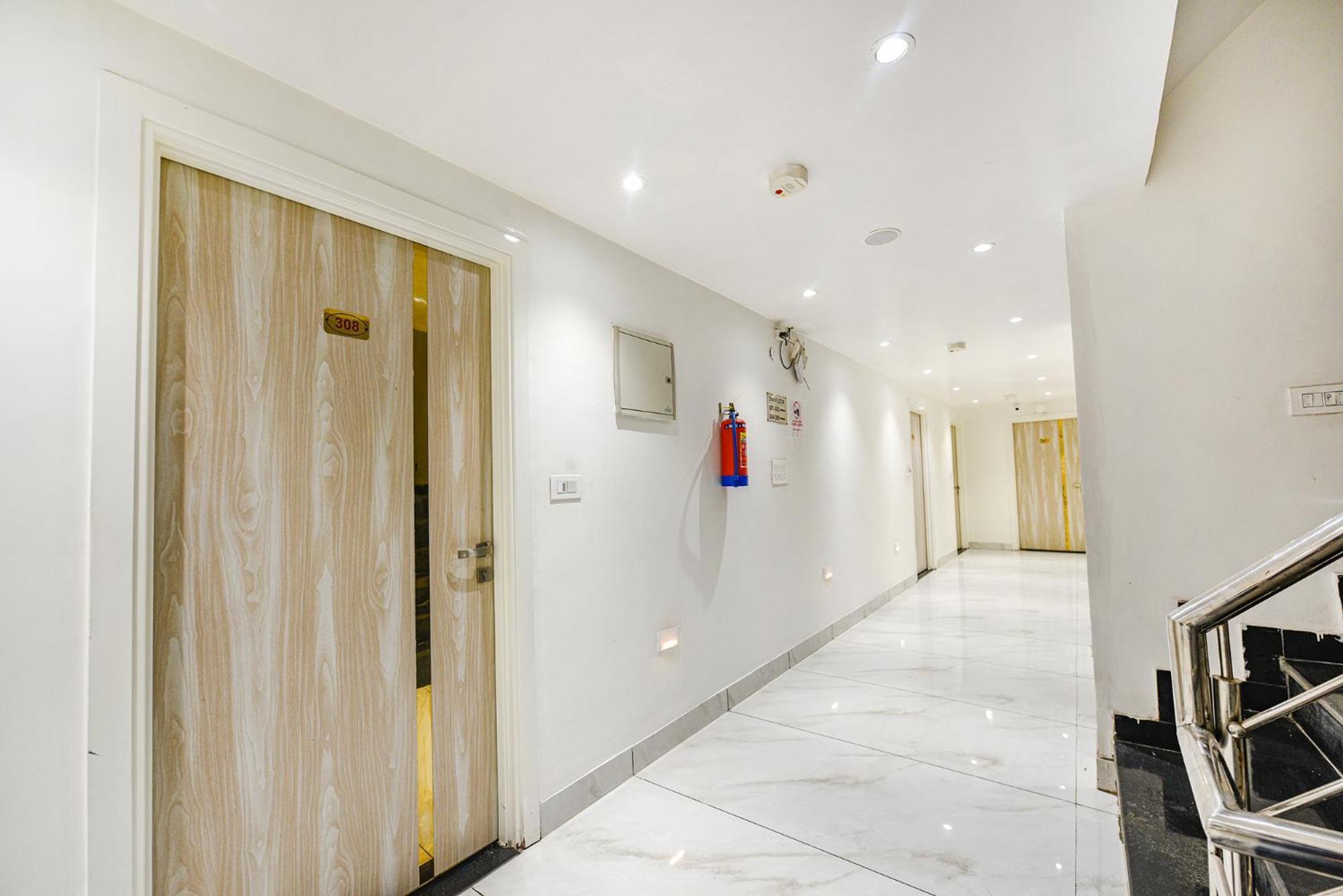 Fabhotel Luxury Inn Near Adarsh Nagar Metro Delhi  Exterior photo